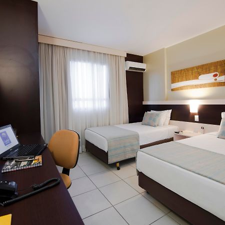 Comfort Hotel Гояния Екстериор снимка