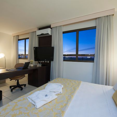Comfort Hotel Гояния Екстериор снимка