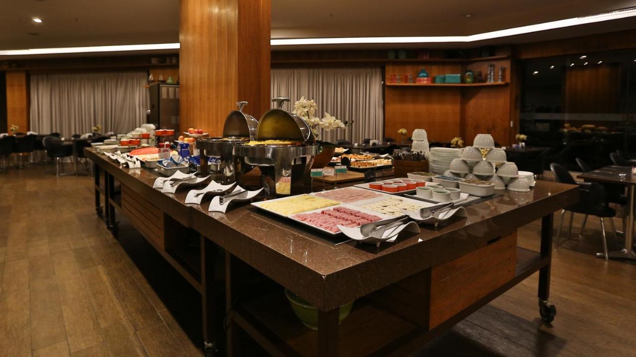 Comfort Hotel Гояния Екстериор снимка