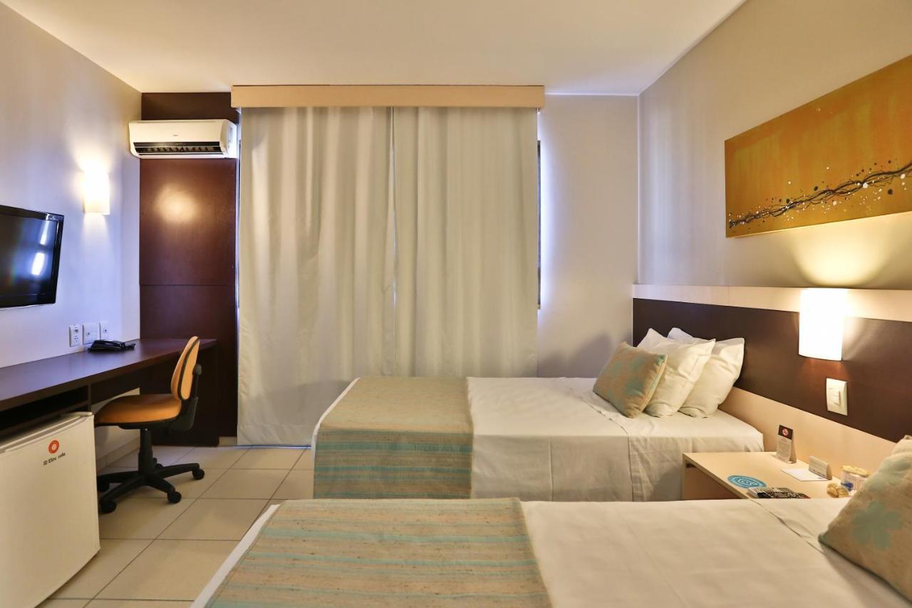 Comfort Hotel Гояния Екстериор снимка