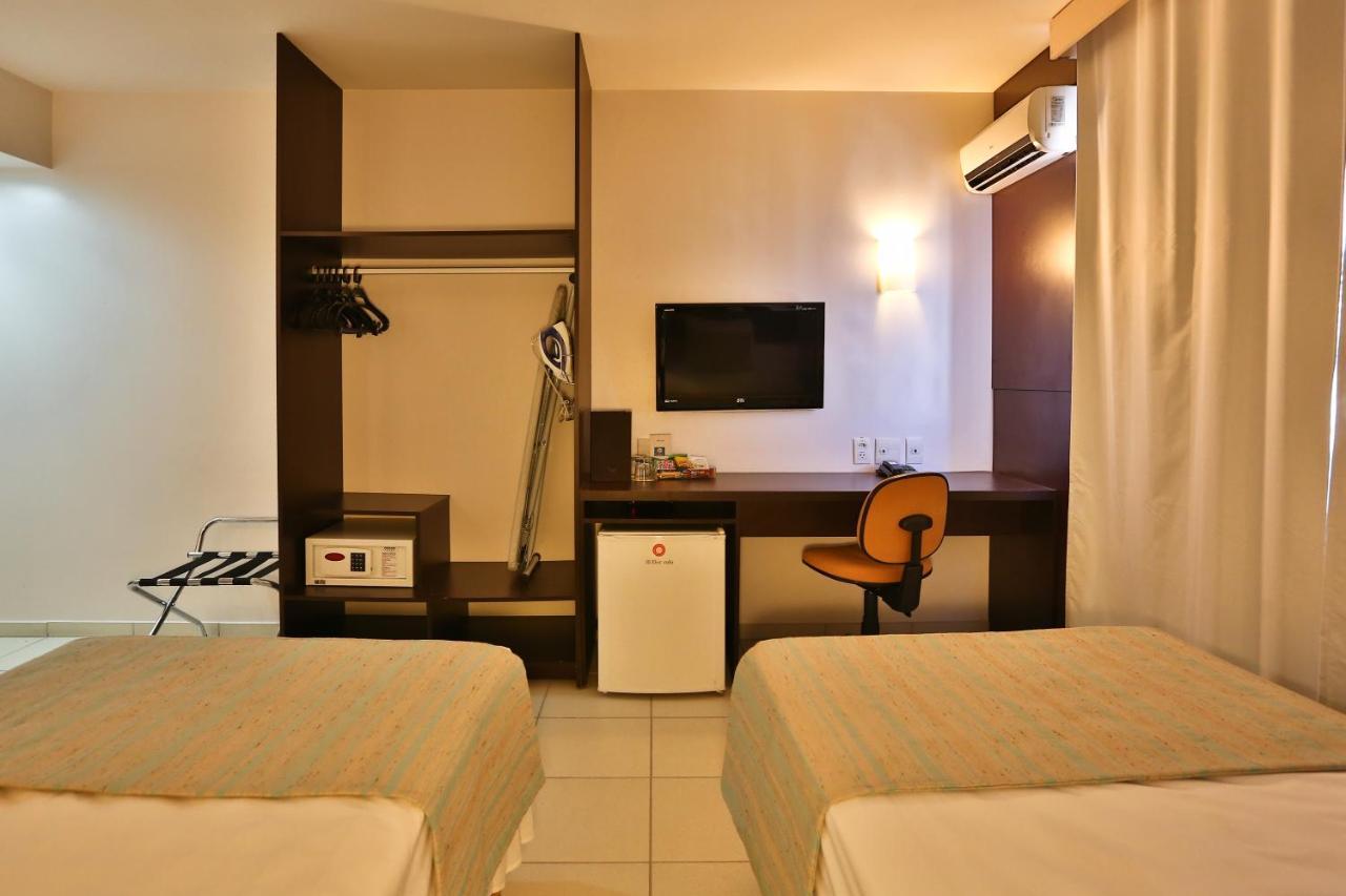 Comfort Hotel Гояния Екстериор снимка