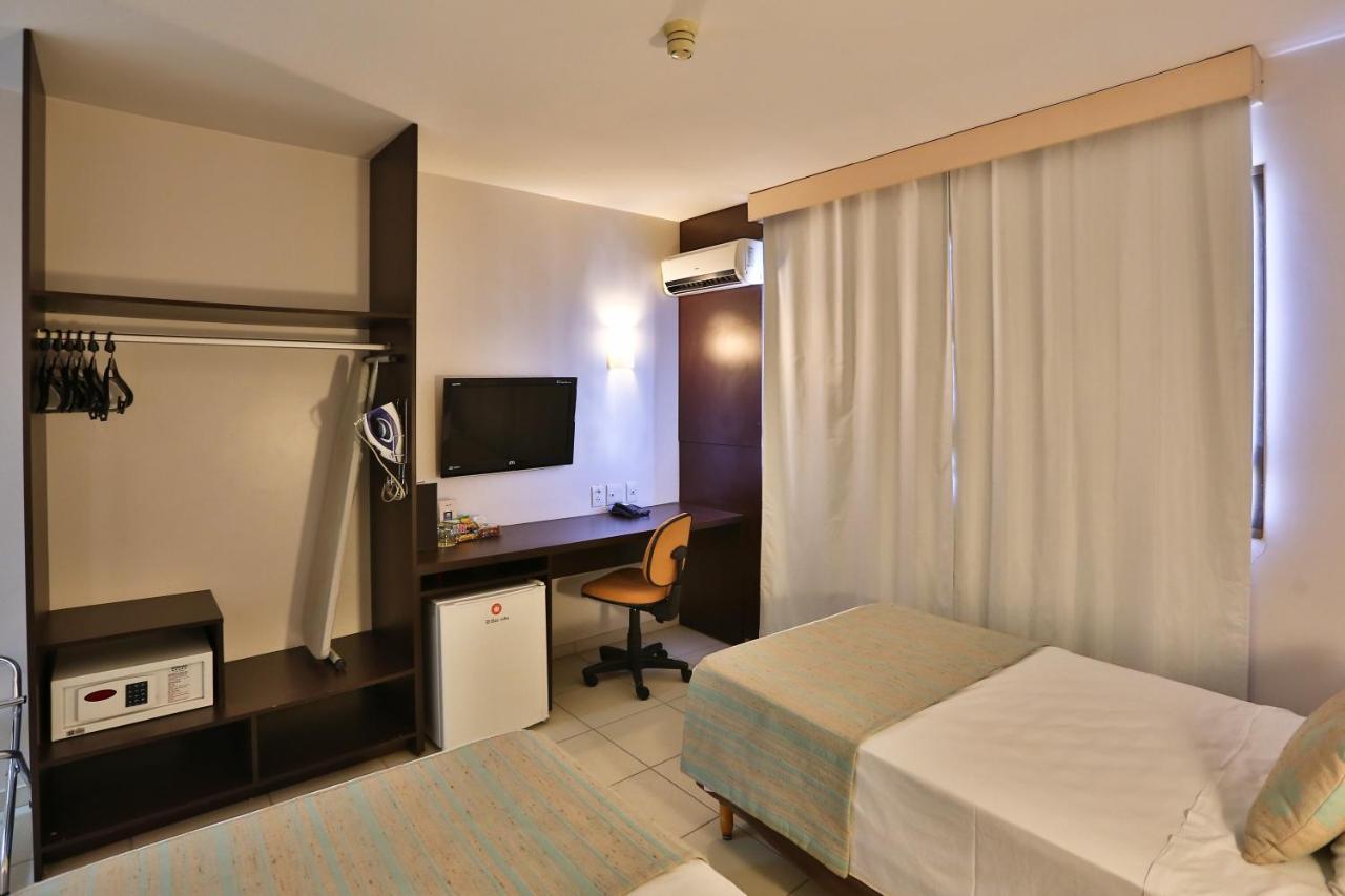 Comfort Hotel Гояния Екстериор снимка