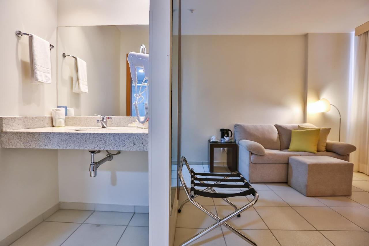 Comfort Hotel Гояния Екстериор снимка