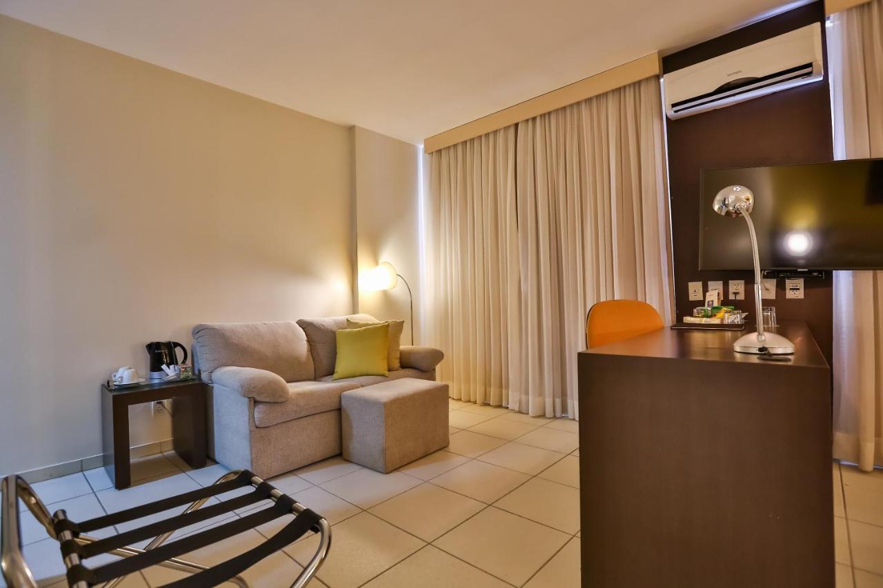 Comfort Hotel Гояния Екстериор снимка