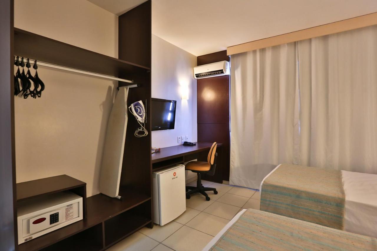 Comfort Hotel Гояния Екстериор снимка