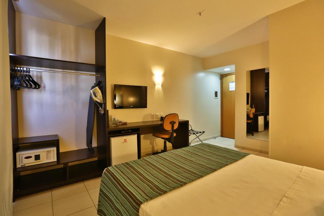Comfort Hotel Гояния Екстериор снимка