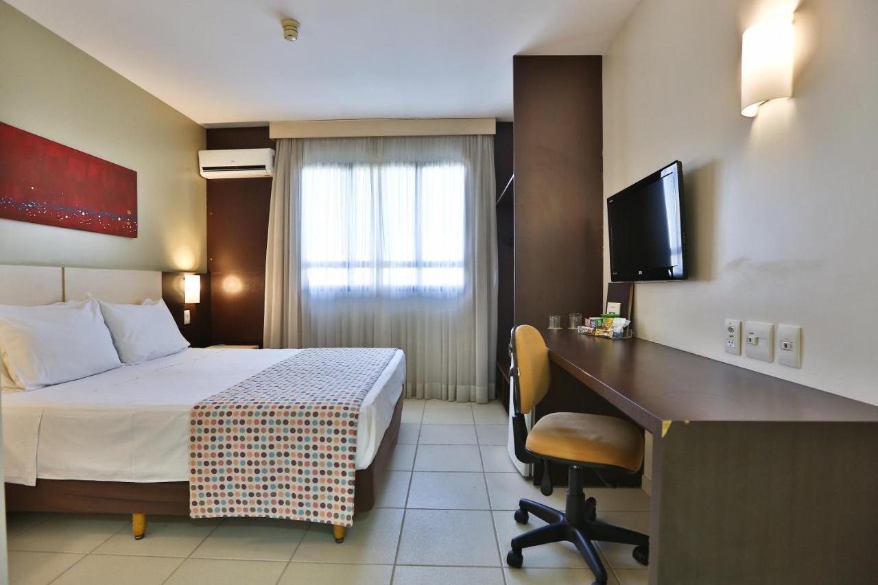 Comfort Hotel Гояния Екстериор снимка