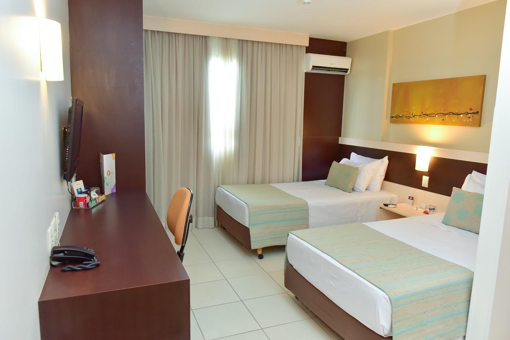 Comfort Hotel Гояния Екстериор снимка
