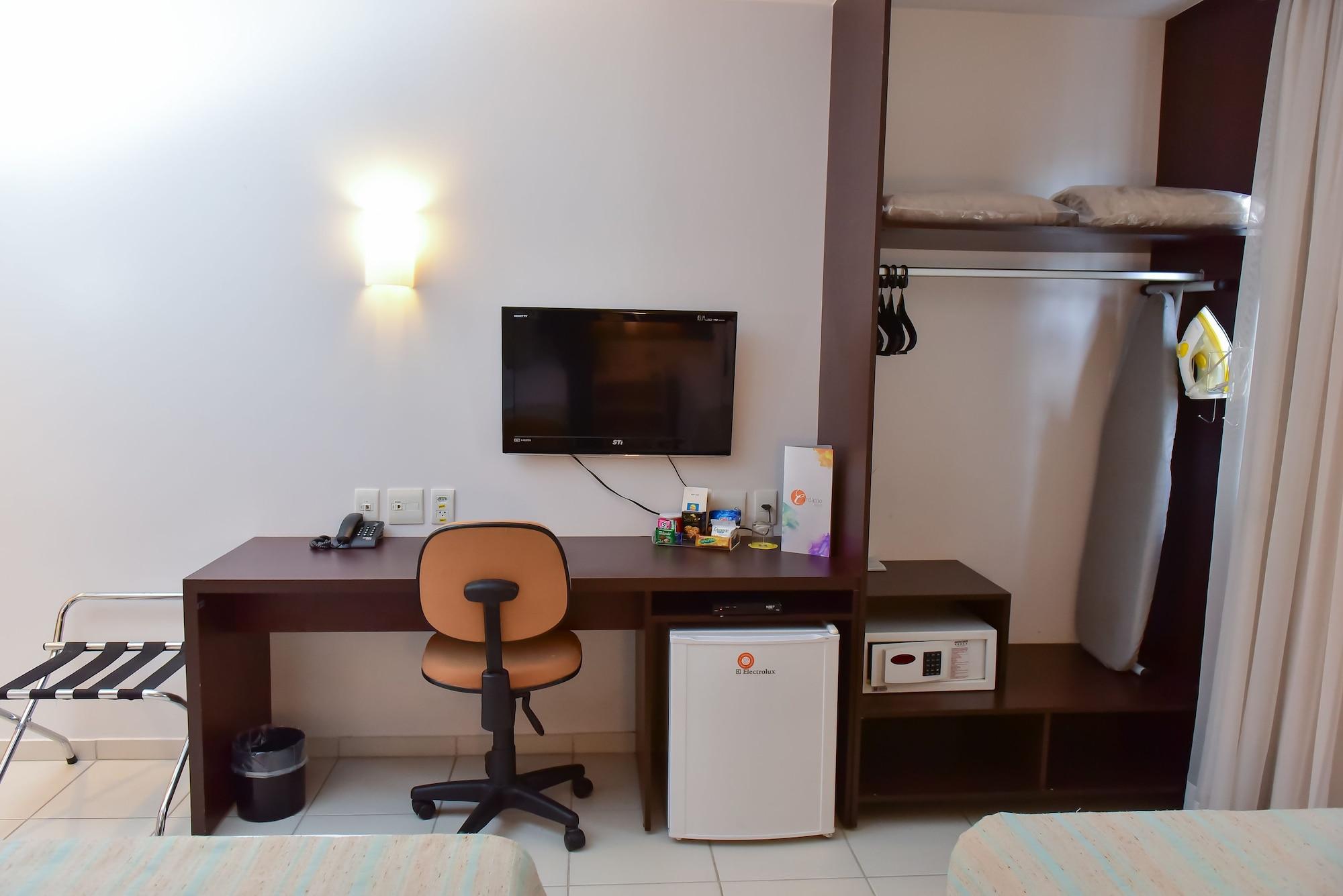 Comfort Hotel Гояния Екстериор снимка