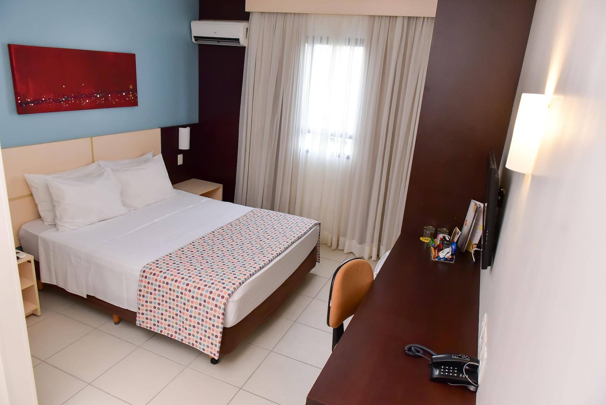 Comfort Hotel Гояния Екстериор снимка