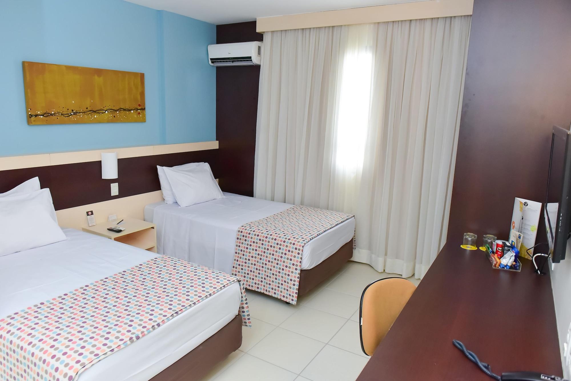 Comfort Hotel Гояния Екстериор снимка