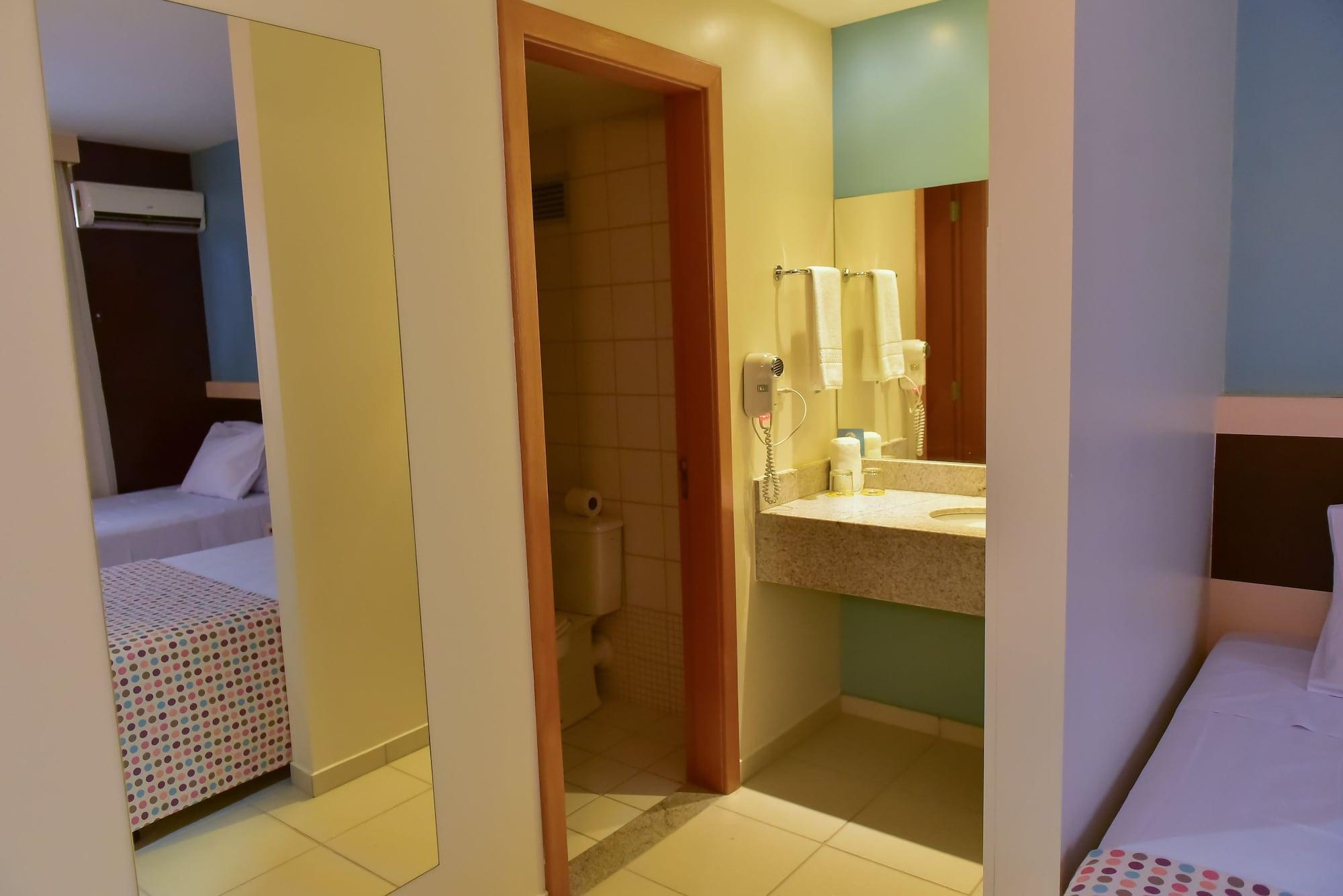 Comfort Hotel Гояния Екстериор снимка
