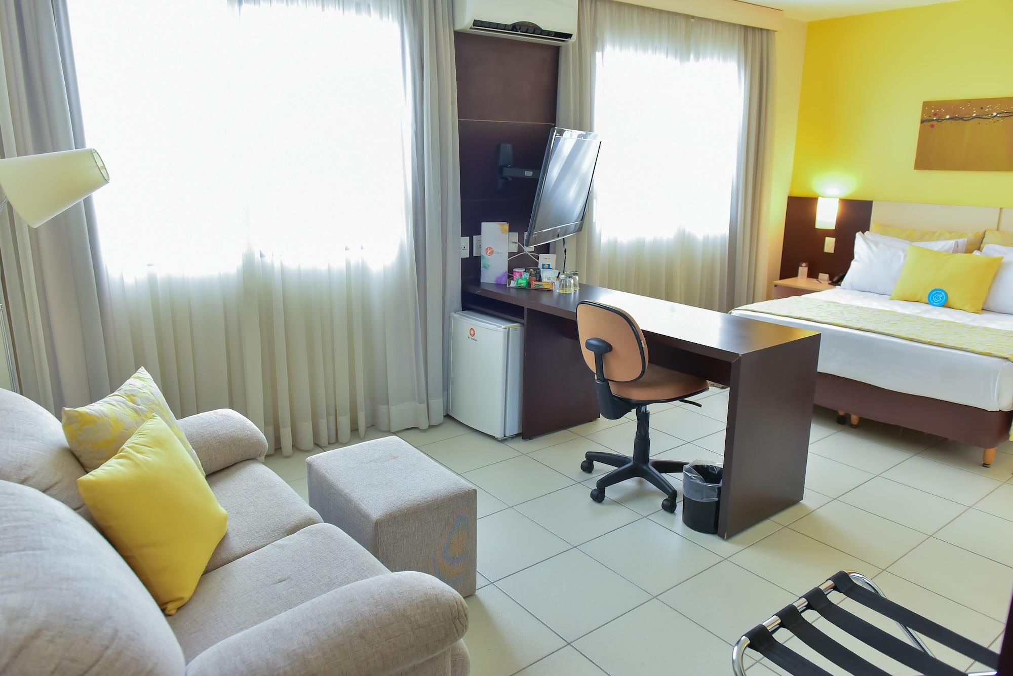 Comfort Hotel Гояния Екстериор снимка