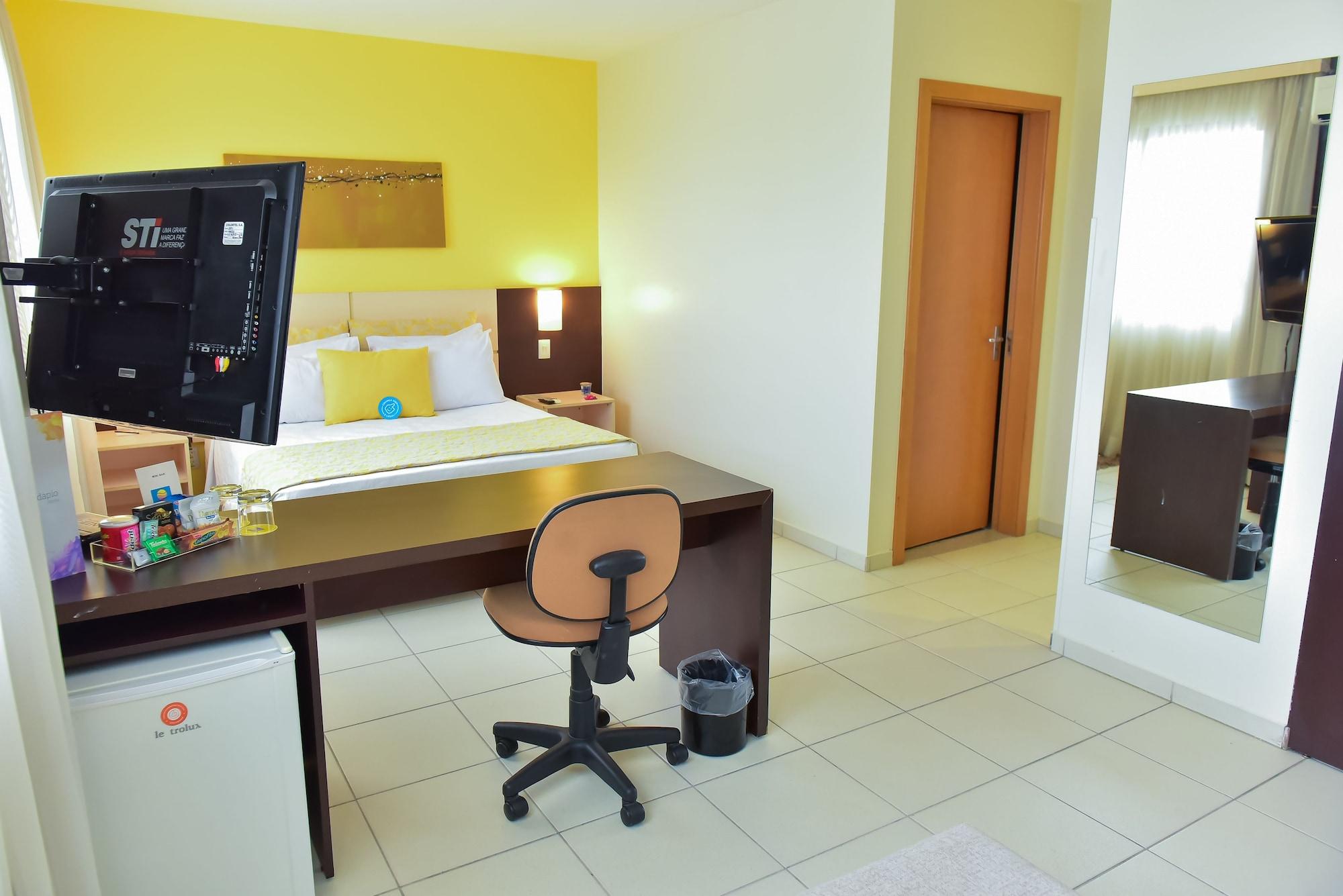 Comfort Hotel Гояния Екстериор снимка