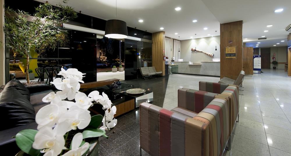 Comfort Hotel Гояния Екстериор снимка