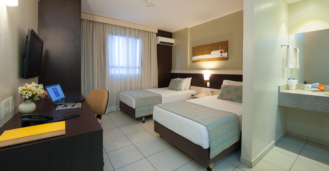 Comfort Hotel Гояния Екстериор снимка