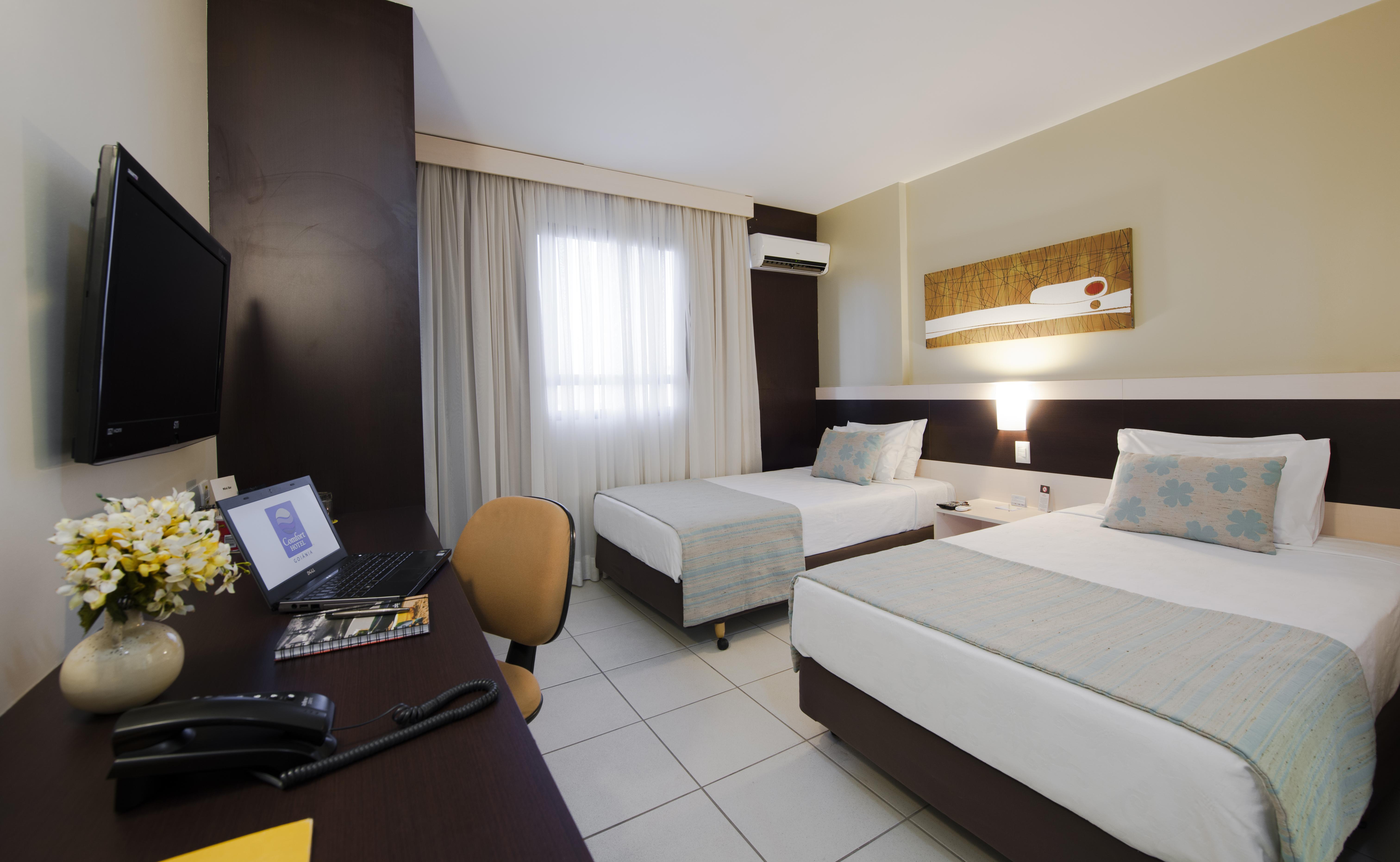 Comfort Hotel Гояния Екстериор снимка
