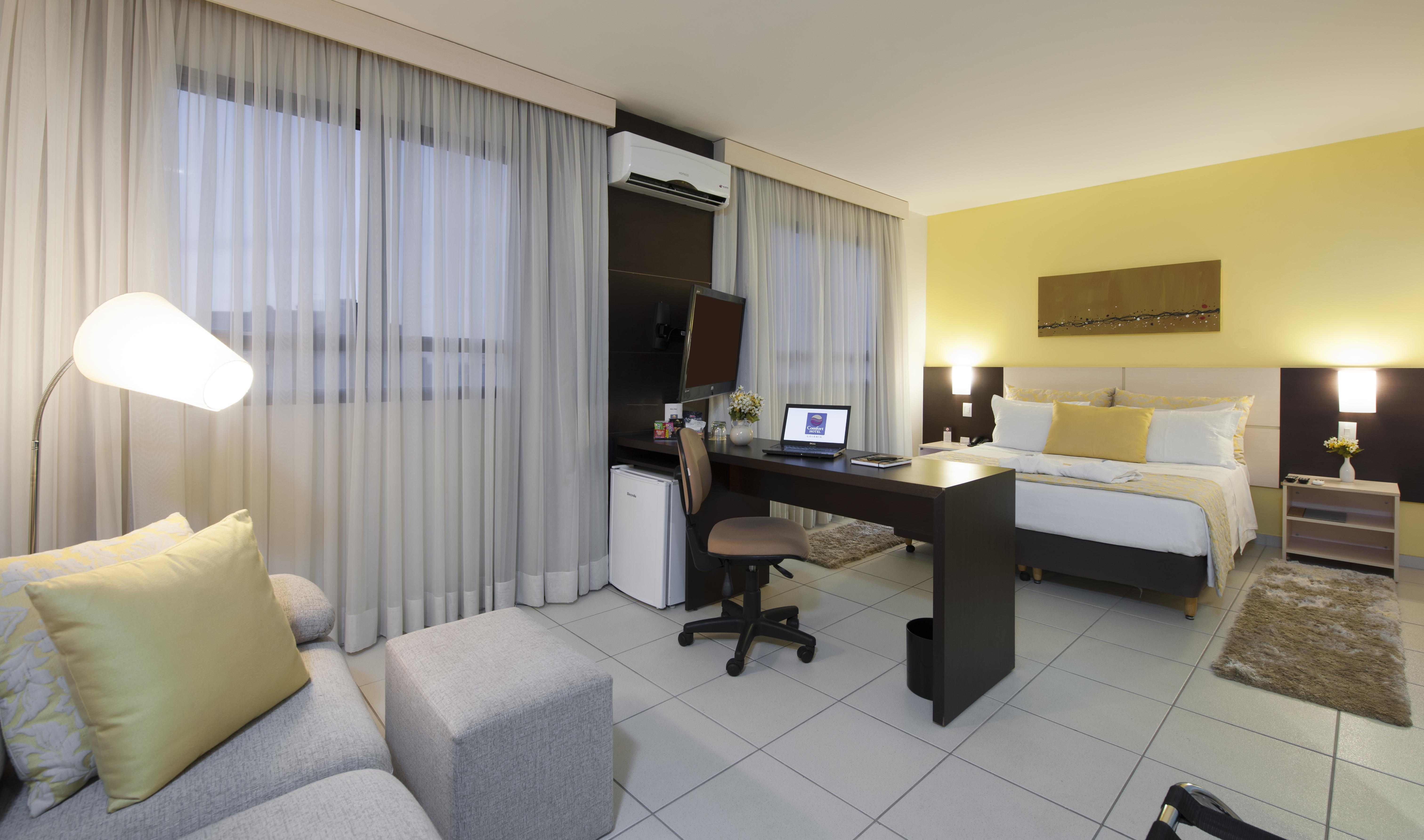 Comfort Hotel Гояния Екстериор снимка