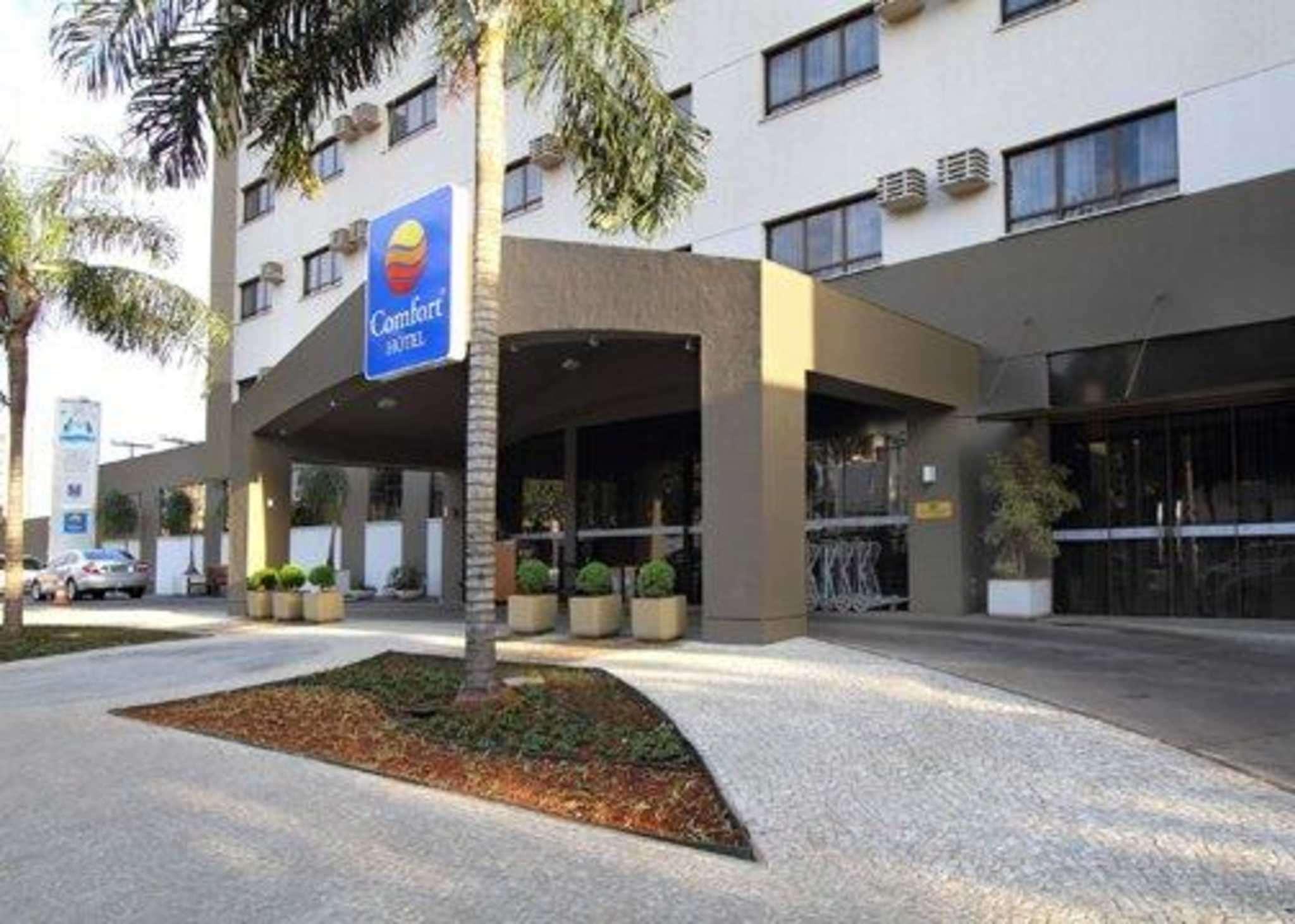 Comfort Hotel Гояния Екстериор снимка
