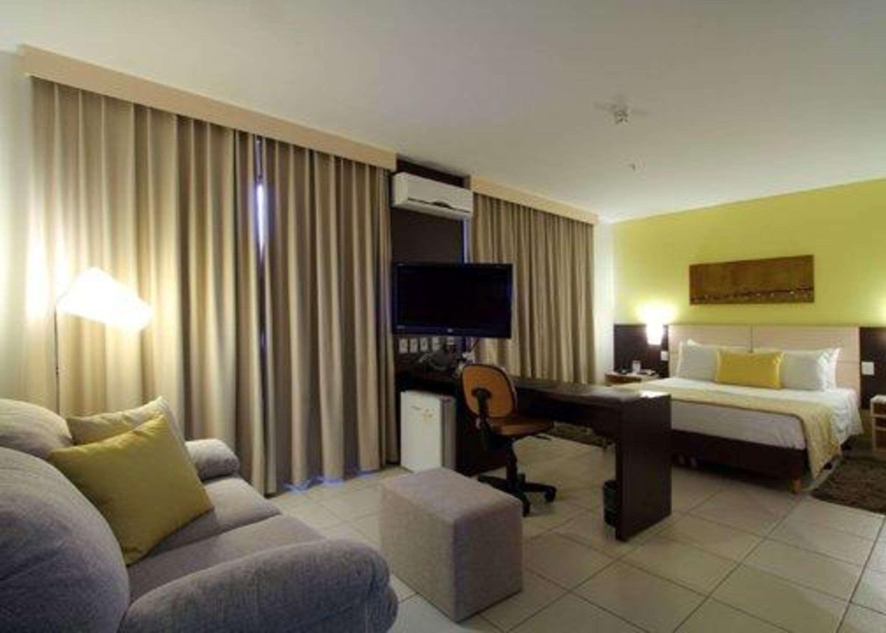 Comfort Hotel Гояния Екстериор снимка