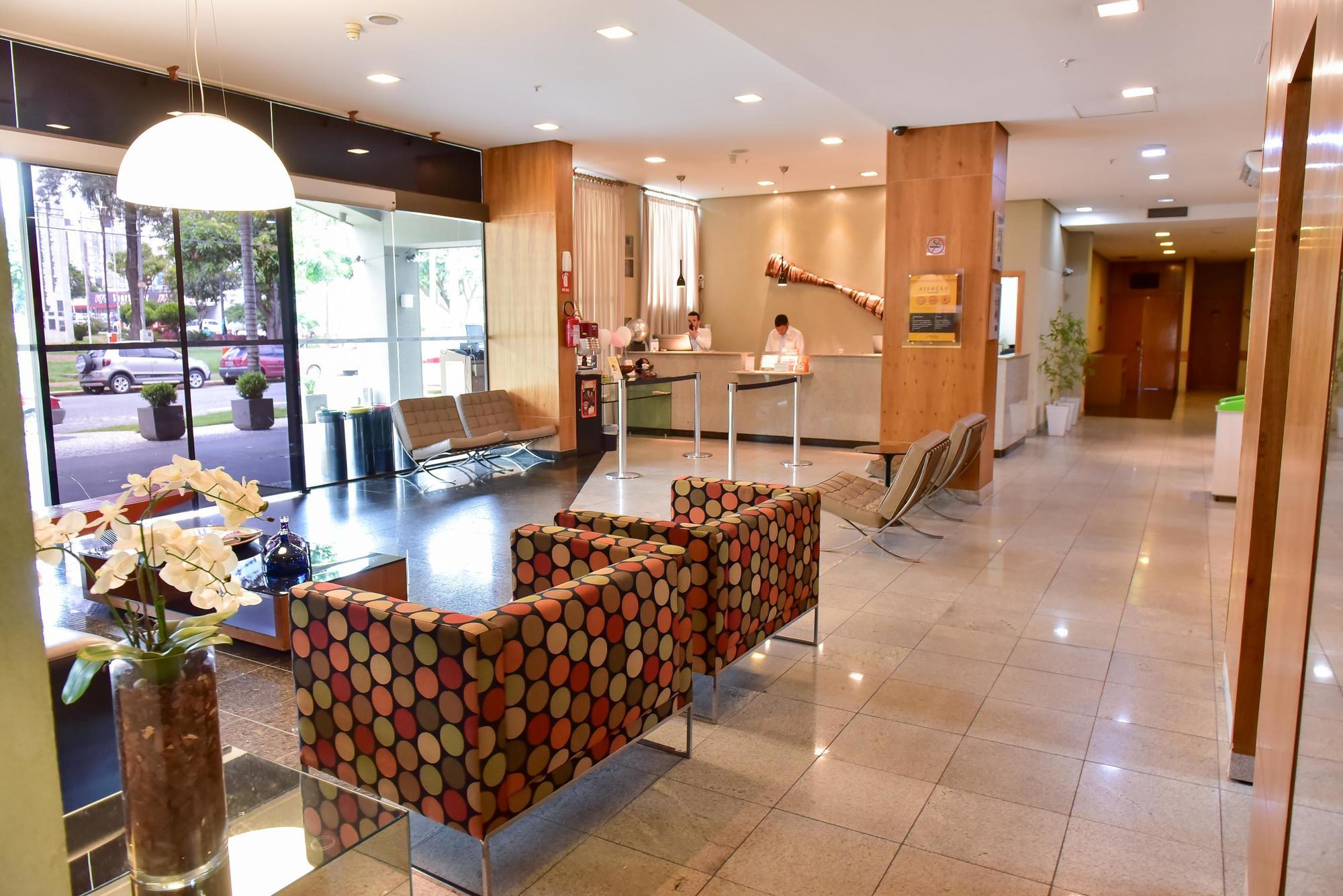 Comfort Hotel Гояния Екстериор снимка